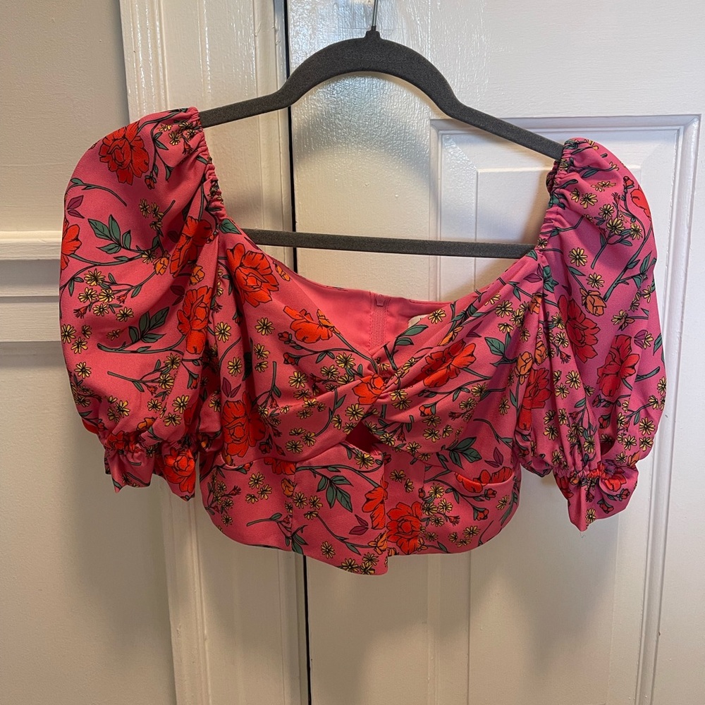 Finders keepers cropped floral top
